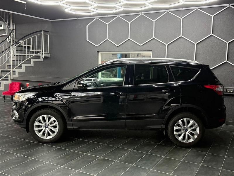 Gebraucht Ford Kuga Trend 120 PS (88 kW) 2019 Schwarz SUV