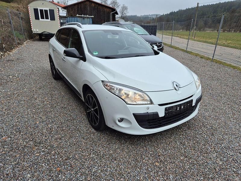 Gebraucht Renault Mégane III 106 PS (77 kW) 2012 Weiß Limousine
