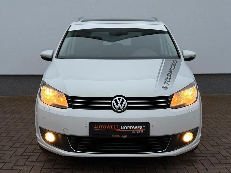 Gebraucht VW Touran Cup 140 PS (102 kW) 2014 Weiß Van / Kleinbus