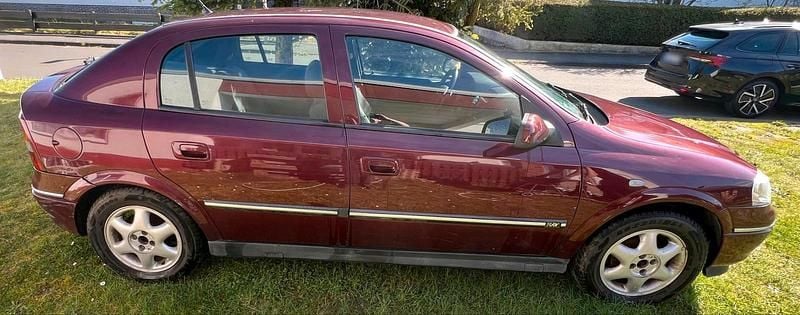 Second-hand Opel Astra 84 CP (61 kW) 2004 Roșu Berlinǎ