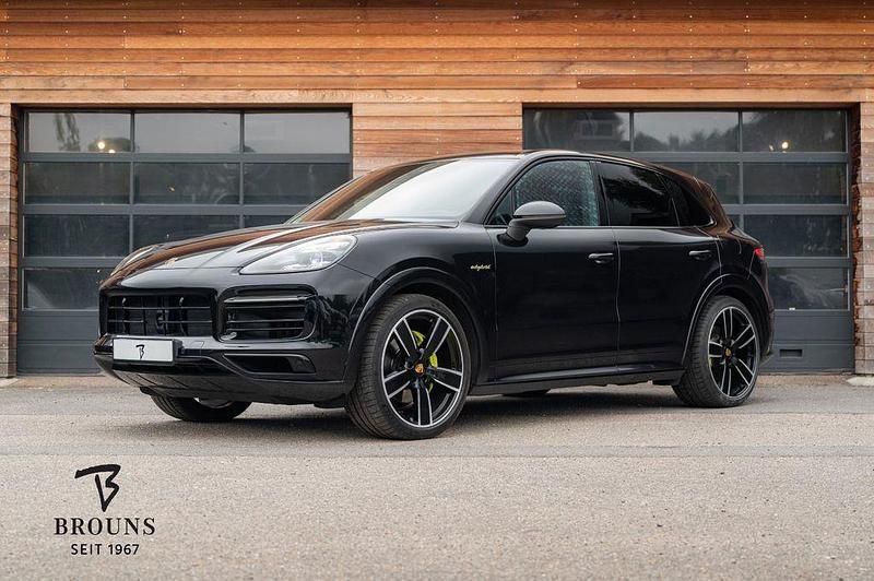 Tiefschwarz Gebraucht 2021 Porsche Cayenne SUV | 71.750 € (Etwas zu teuer) - Bild 1/4