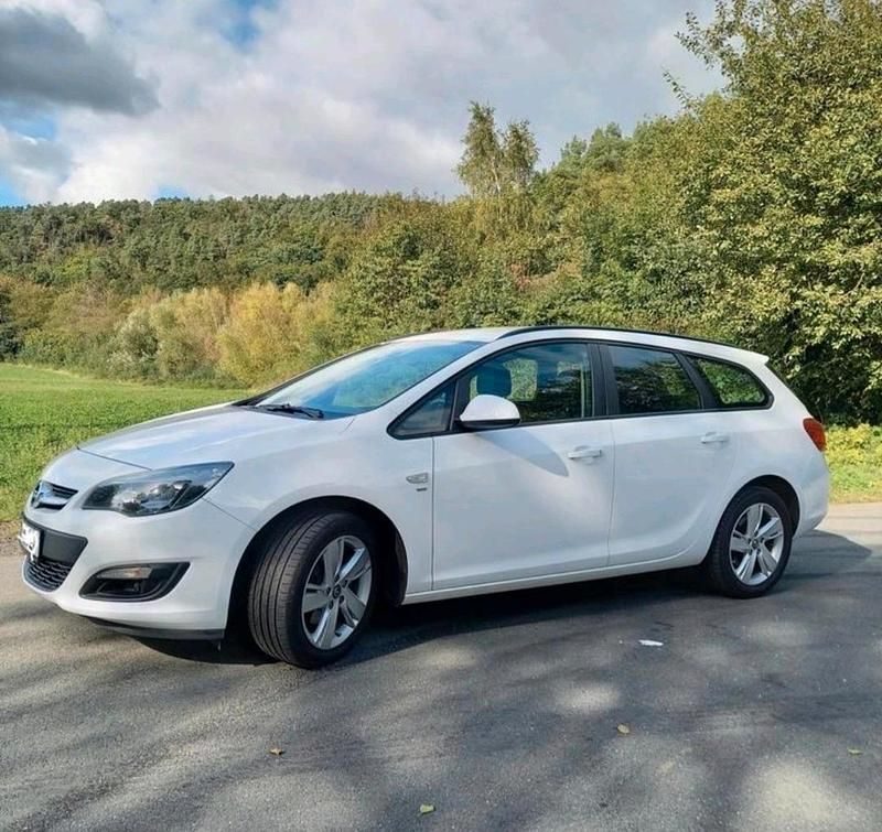 Gebraucht Opel Astra 110 PS (80 kW) 2014 Weiß Kombi