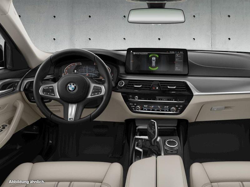 Gebraucht BMW 530 Efficient Dynamics 286 PS (210 kW) 2023 Sophistograu brillanteffekt Kombi