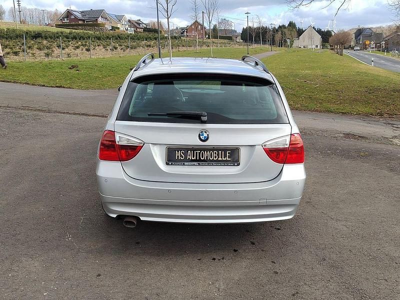 Gebraucht BMW 320 163 PS (119 kW) 2006 Silber Kombi