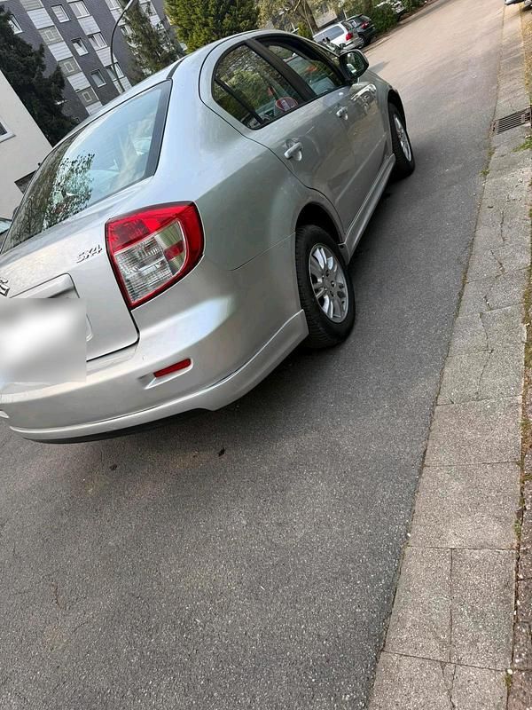 Usado Suzuki SX4 105 HP (77 kW) 2010 Prateado Sedan