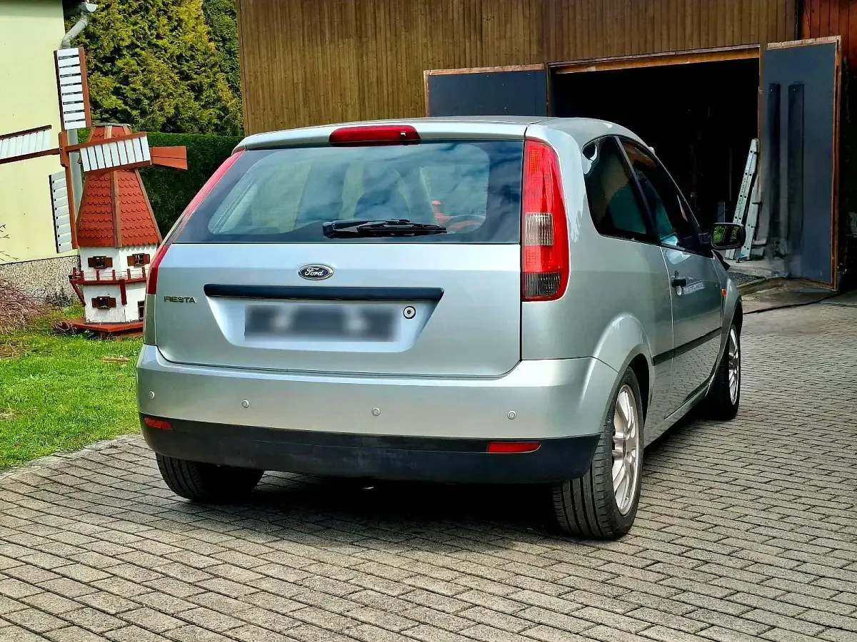 Gebraucht Ford Fiesta 69 PS (50 kW) 2004 Silber Kleinwagen