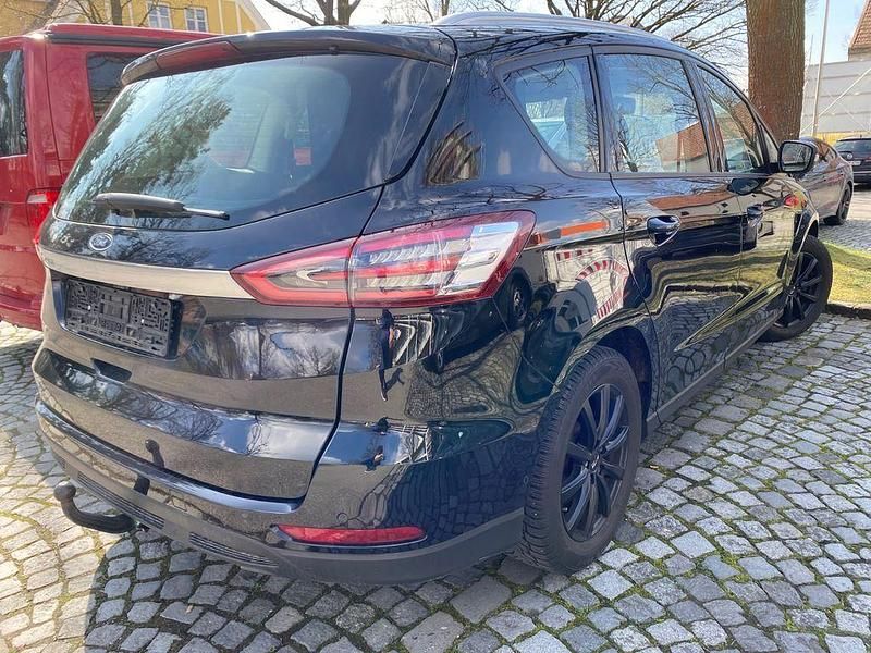 Gebraucht Ford S-MAX Titanium 150 PS (110 kW) 2018 Schwarz Van / Kleinbus