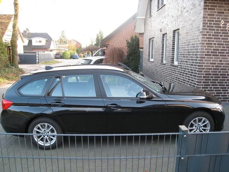 Gebraucht BMW 320 Advantage 190 PS (139 kW) 2019 Schwarz Kombi