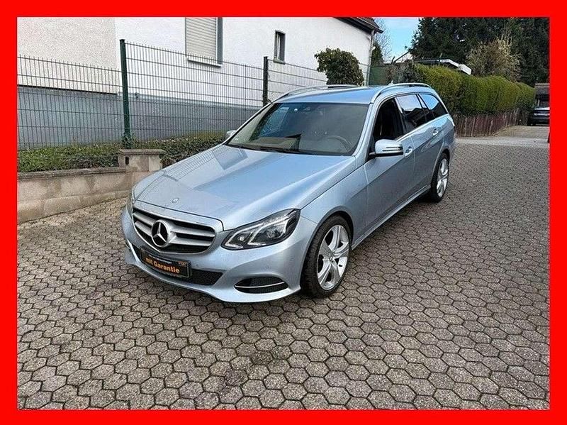 Gebraucht Mercedes E220 170 PS (125 kW) 2013 Diamantsilber Kombi