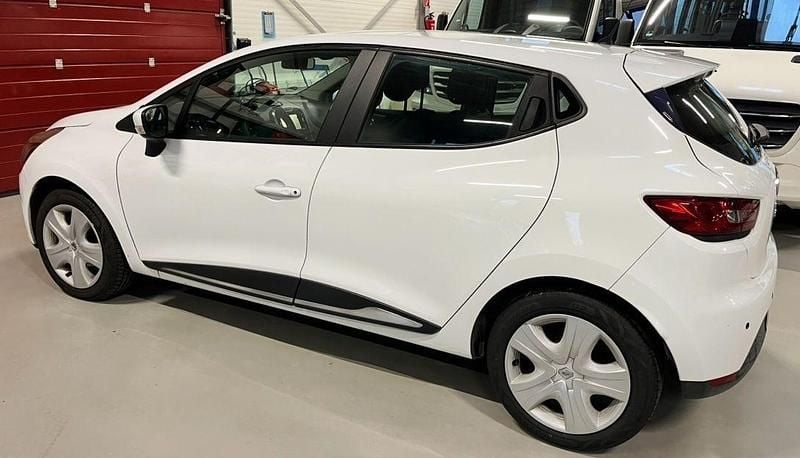 Gebraucht Renault Clio IV Authentique 73 PS (53 kW) 2015 Weiß Kleinwagen