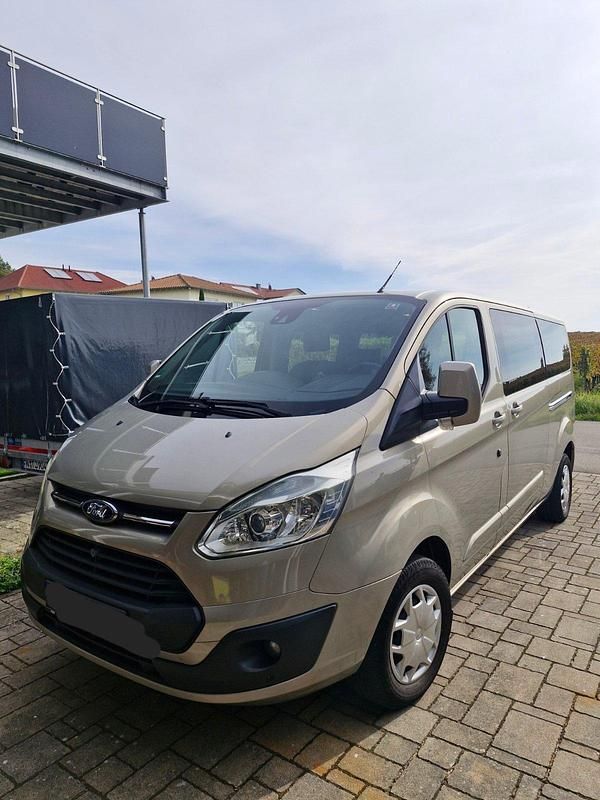 Gebraucht Ford Tourneo 155 PS (114 kW) 2012 Gold Van / Kleinbus