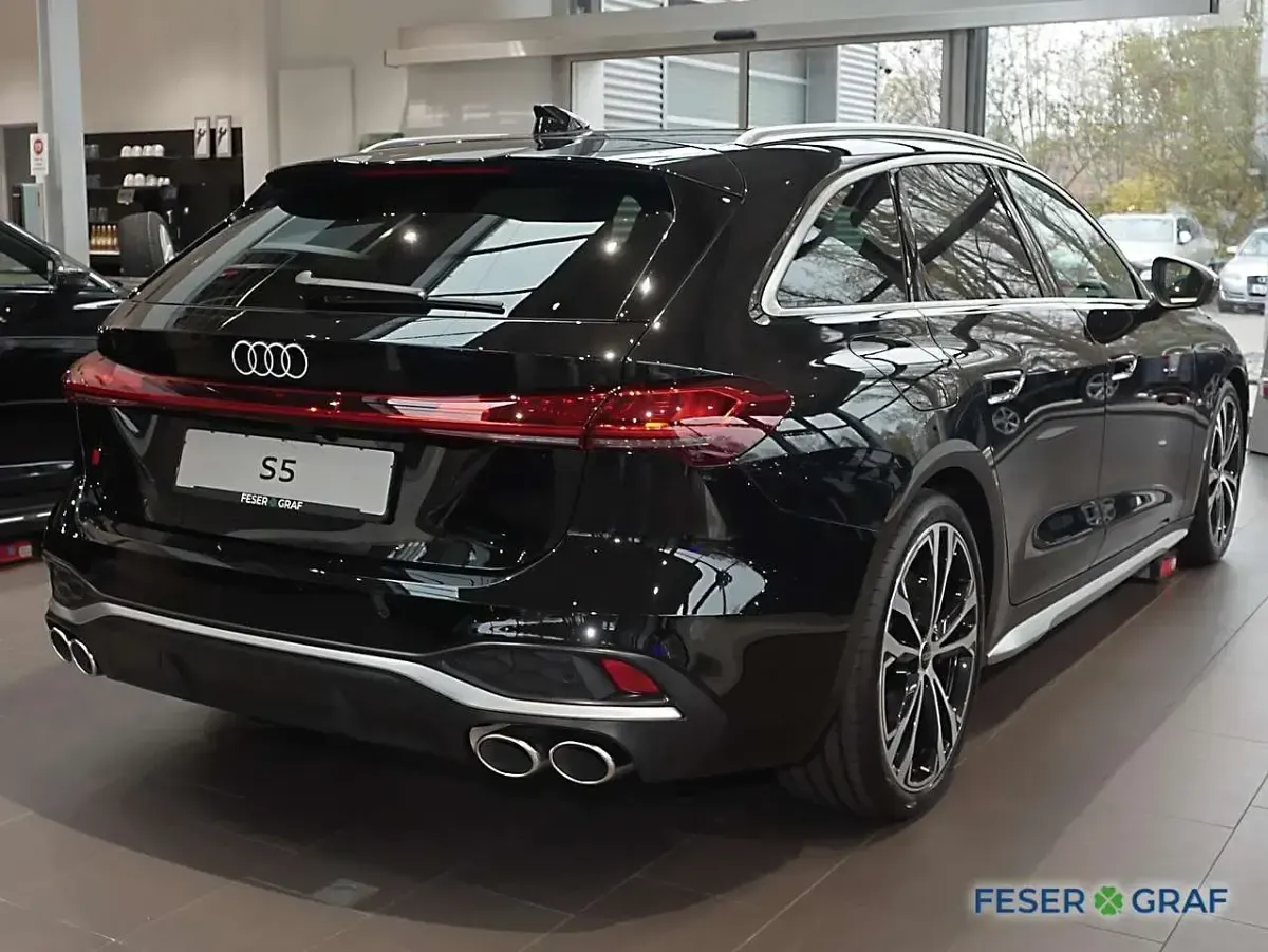 Gebraucht Audi S5 Sport 367 PS (269 kW) 2025 Mythosschwarz metallic Kombi