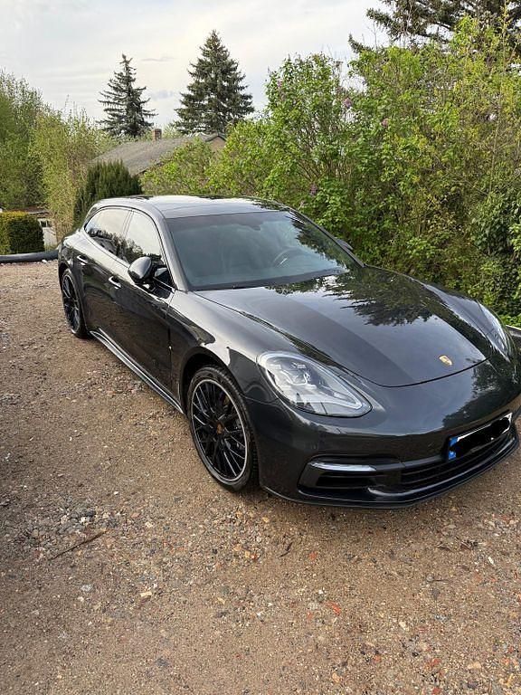 Grau Gebraucht 2019 Porsche Panamera 4 Sport Turismo Limousine | 60.000 € (Guter Preis) - Bild 1/4