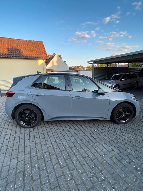 Grau Gebraucht 2021 VW ID.3 Pure Kleinwagen | 19.500 € (Fairer Preis) - Bild 1/4