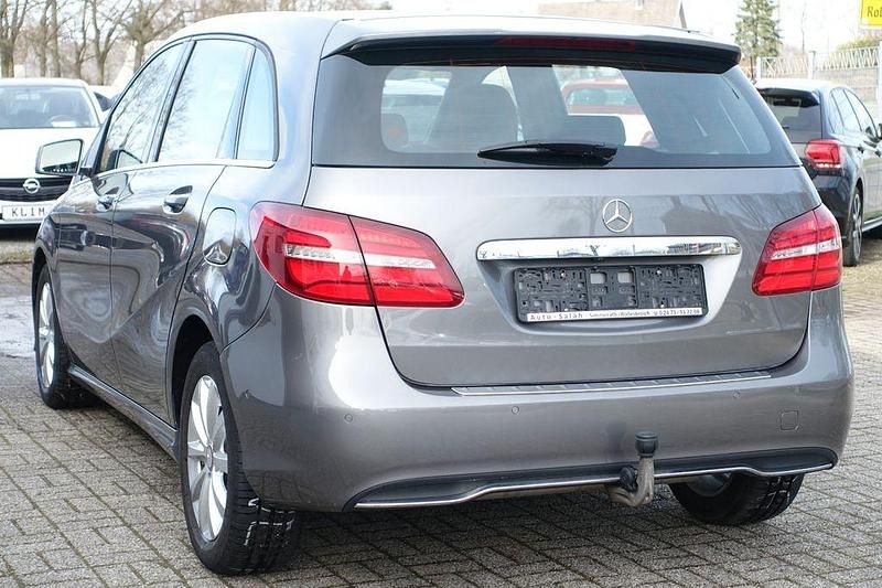 Gebraucht Mercedes B200 136 PS (100 kW) 2017 Grau Van / Kleinbus