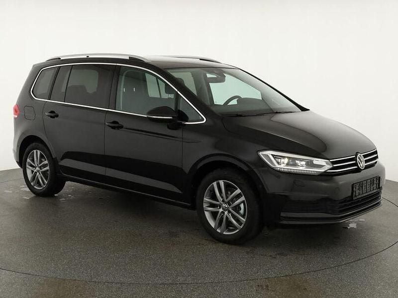 Neu VW Touran 150 PS (110 kW) 2025 Schwarz Van / Kleinbus