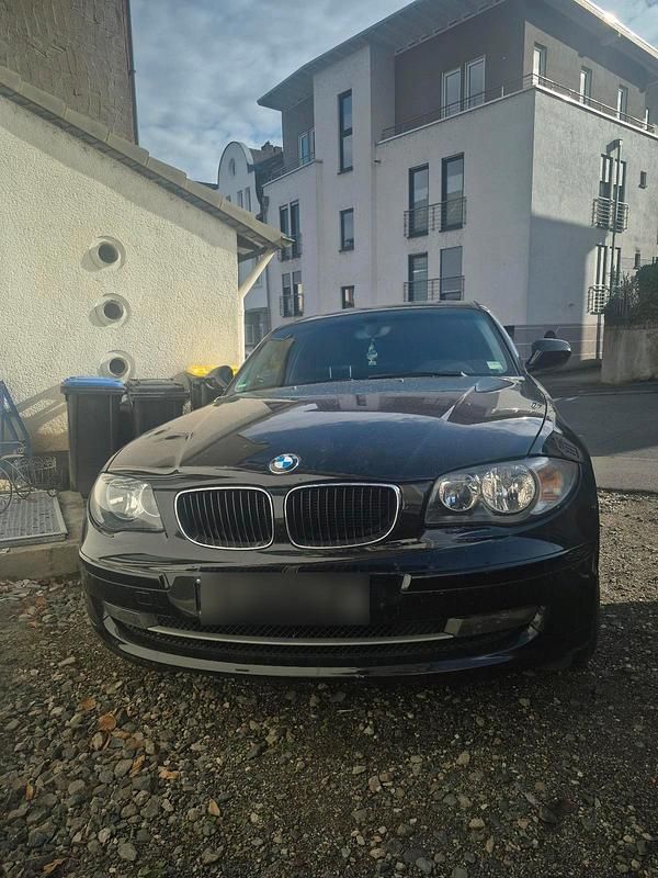 Gebraucht BMW 116 122 PS (89 kW) 2010 Schwarz Kleinwagen