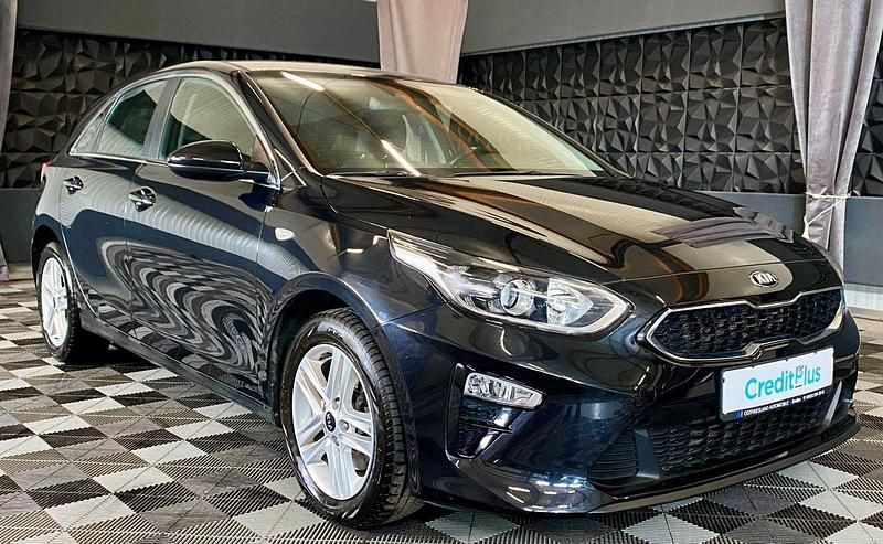 Schwarz Gebraucht 2021 Kia Ceed Vision Limousine | 11.490 € - Bild 1/3