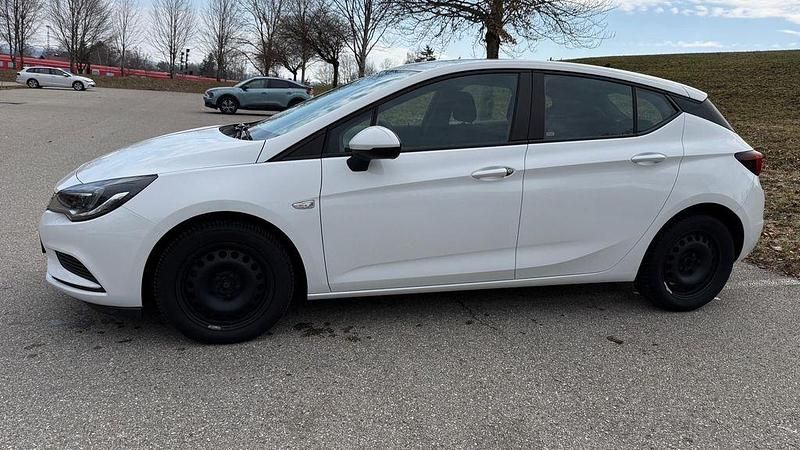 Gebraucht Opel Astra Business 105 PS (77 kW) 2018 Weiß Limousine