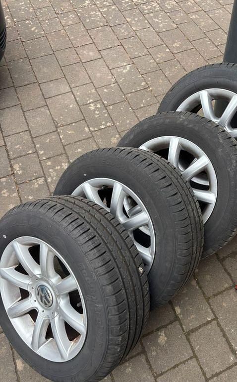 Gebraucht VW Passat Basis 136 PS (100 kW) 2004 Schwarz Kombi