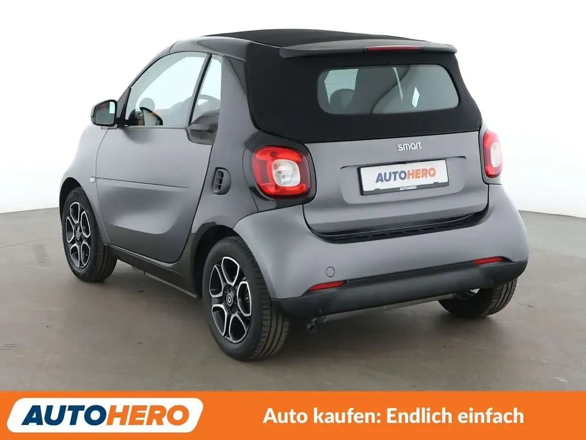 Gebraucht Smart ForTwo Cabrio Basis 71 PS (52 kW) 2016 Schwarz Cabrio