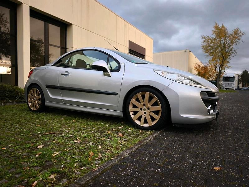 Gebraucht 2007 Peugeot 207 CC Cabrio | 2.990 € (Etwas zu teuer) - Bild 1/4