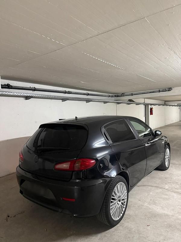 Gebraucht Alfa Romeo 147 105 PS (77 kW) 2008 Schwarz Kleinwagen