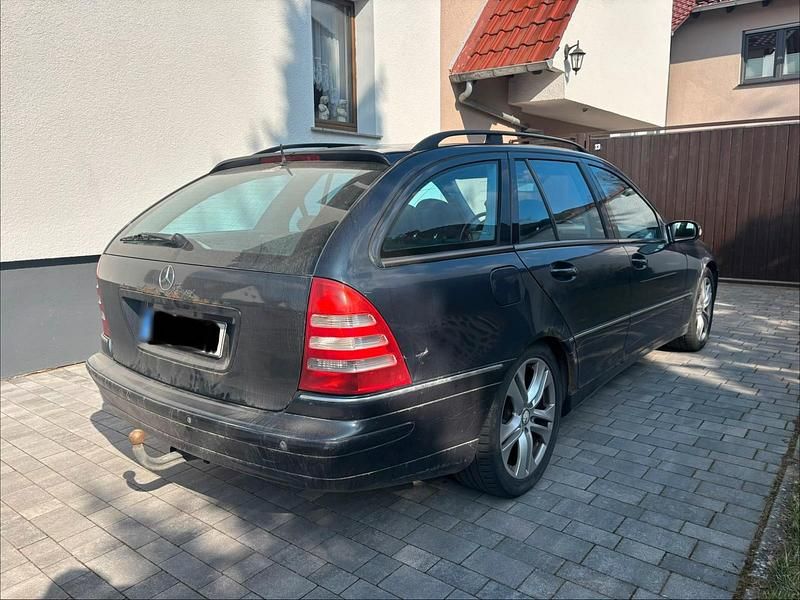 Gebraucht Mercedes C180 143 PS (105 kW) 2002 Blau Kombi