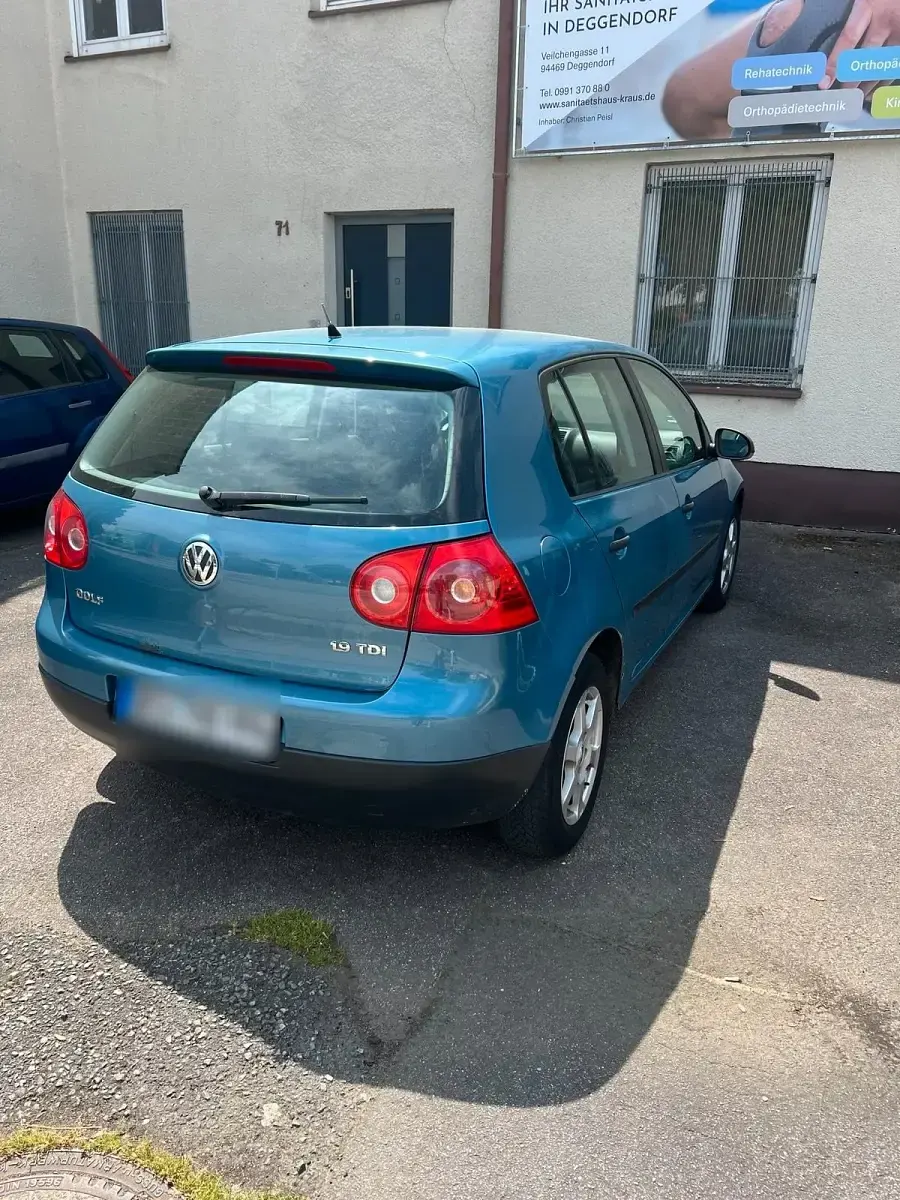 Używany VW Golf IV 105 KM (77 kW) 2005 Niebieski Sedan/Limuzyna
