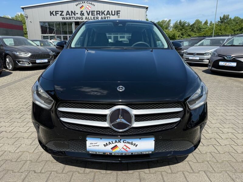 Schwarz Gebraucht 2022 Mercedes B250e Van / Kleinbus | 21.999 € (Guter Preis) - Bild 1/4