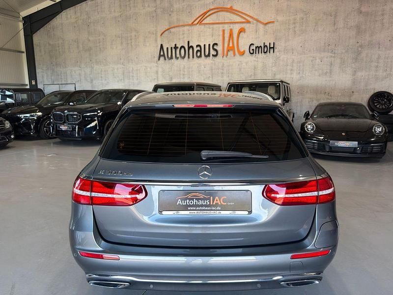 Gebraucht Mercedes E300 194 PS (142 kW) 2019 Grau Limousine