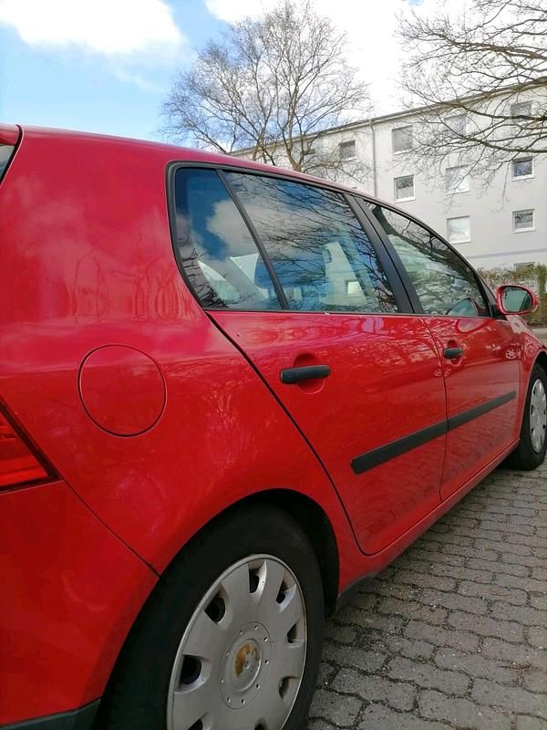 Gebraucht VW Golf V Sport 90 PS (66 kW) 2004 Rot Kleinwagen