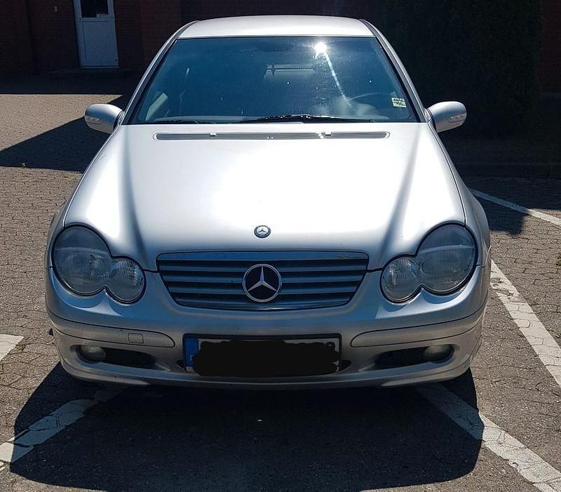 Gebraucht Mercedes C220 143 PS (105 kW) 2002 Silber Coupé
