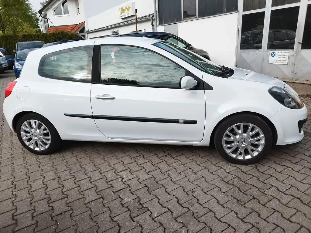 Gebraucht Renault Clio II Initiale 111 PS (81 kW) 2006 Weiß Limousine