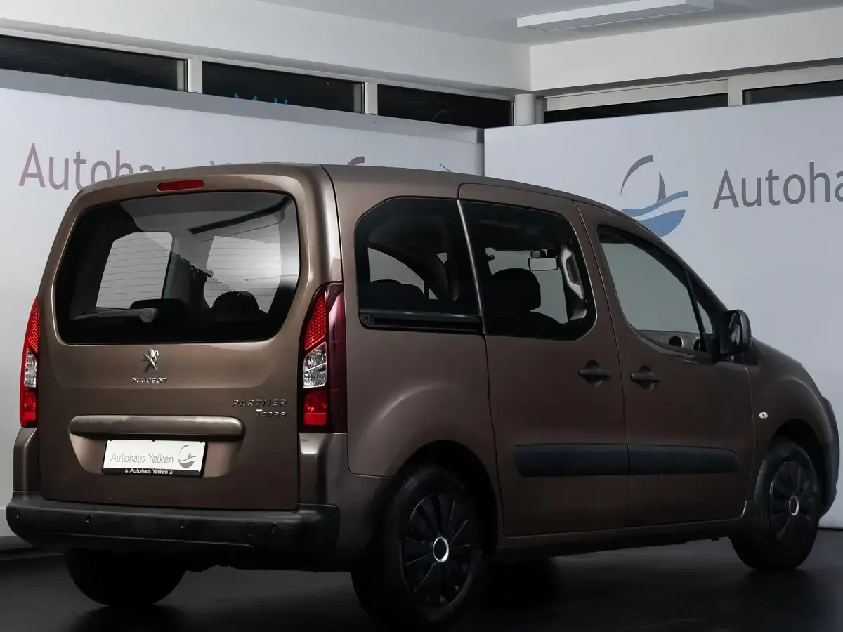 Gebraucht Peugeot Partner Tepee Active 120 PS (88 kW) 2014 Braun Van / Kleinbus