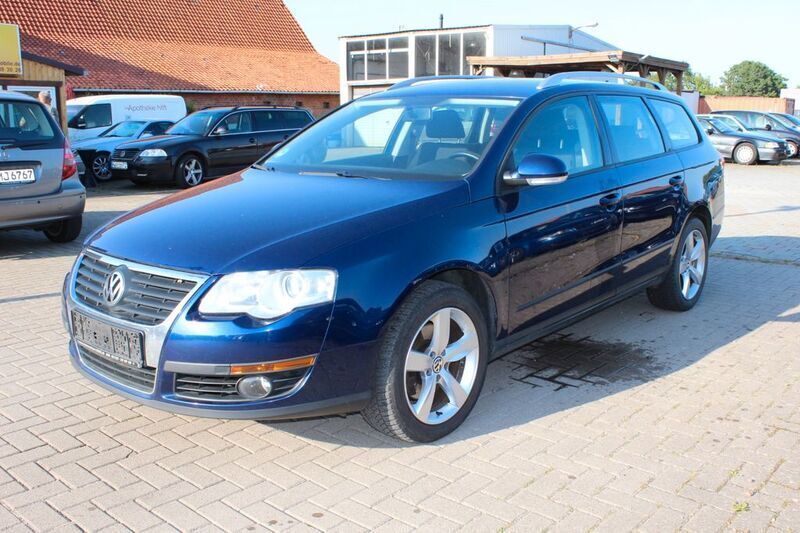 Blau Gebraucht 2009 VW Passat Kombi | 3.390 € (Fairer Preis) - Bild 1/4