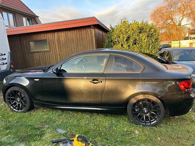 Schwarz Gebraucht 2008 BMW 120 Kleinwagen | 6.800 € (Teuer) - Bild 1/4