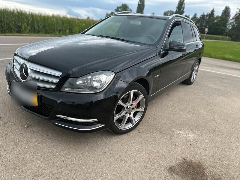 Schwarz Gebraucht 2012 Mercedes C220 Avantgarde Kombi | 8.300 € (Guter Preis) - Bild 1/4