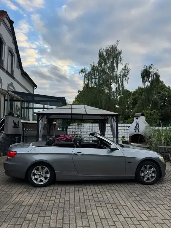 Gebraucht BMW 320 Cabriolet 170 PS (125 kW) 2007 Silber Cabrio