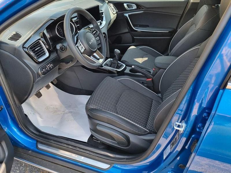 Neu Kia XCeed 140 PS (102 kW) 2025 Blau SUV