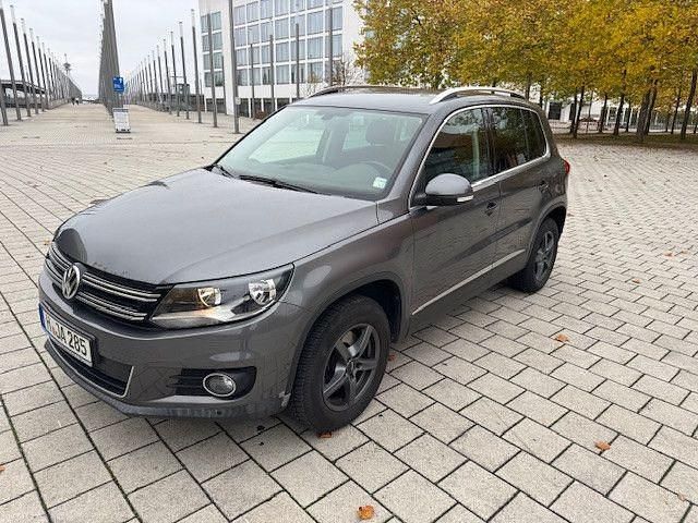 Grau Gebraucht 2012 VW Tiguan Sportline SUV | 10.890 € (Fairer Preis) - Bild 1/4