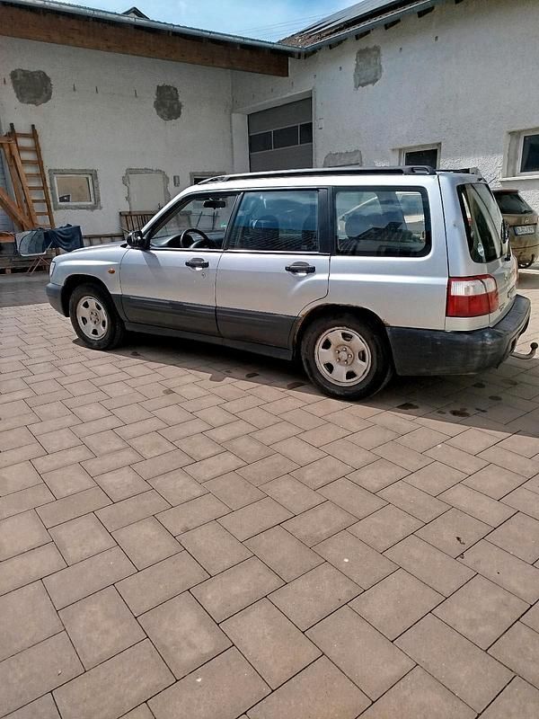 Silber Gebraucht 2002 Subaru Forester SUV | 850 € (Guter Preis) - Bild 1/4