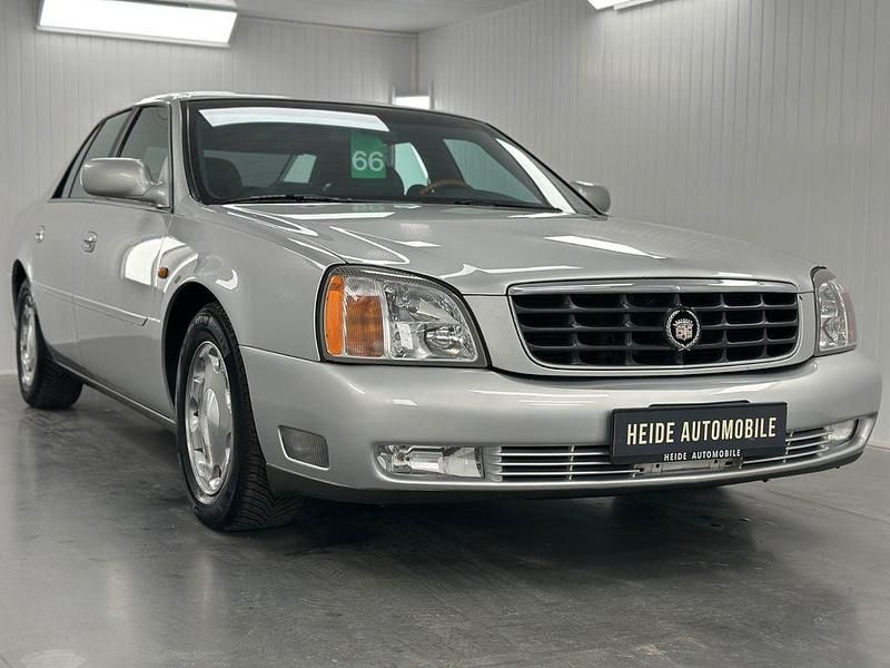 Second-hand Cadillac Deville 279 CP (205 kW) 2001 Argintiu Berlinǎ