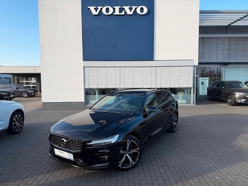 Gebraucht Volvo V60 Plus 197 PS (144 kW) 2025 Schwarz Kombi