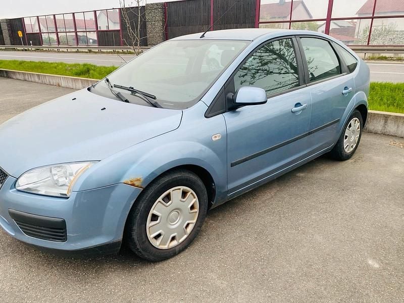 Second-hand Ford Focus 101 CP (74 kW) 2007 Albastru Break