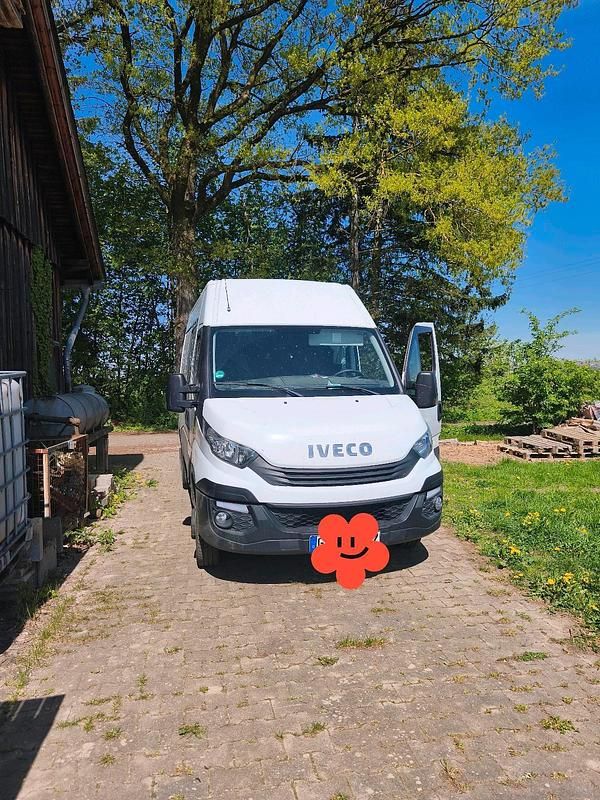 Second-hand Iveco Daily 150 CP (110 kW) 2017 Alb Monovolum