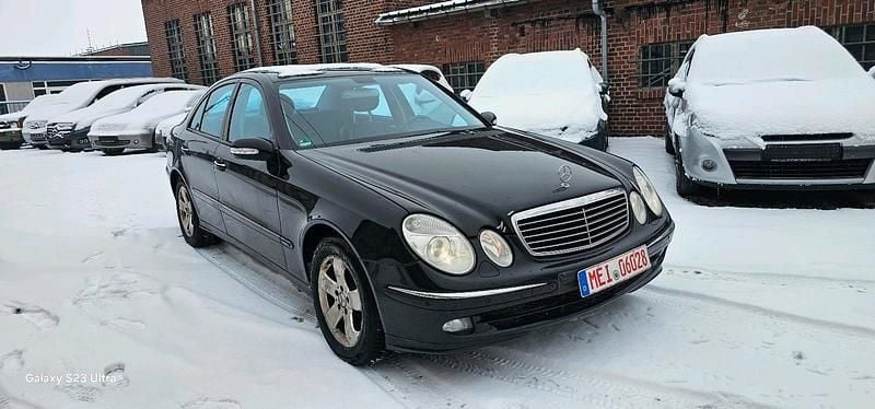 Schwarz Gebraucht 2005 Mercedes E320 Avantgarde Limousine | 4.590 € (Guter Preis) - Bild 1/4