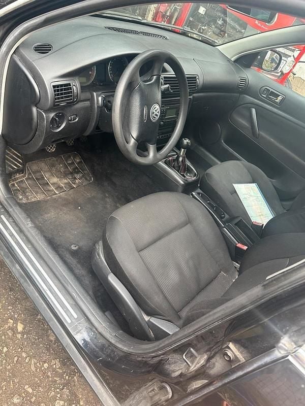 Gebraucht VW Passat 131 PS (96 kW) 2003 Schwarz Kombi