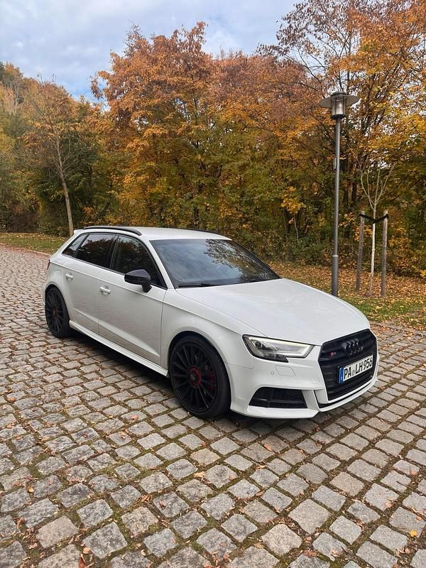 Weiß Gebraucht 2019 Audi S3 Limousine | 26.499 € (Guter Preis) - Bild 1/4