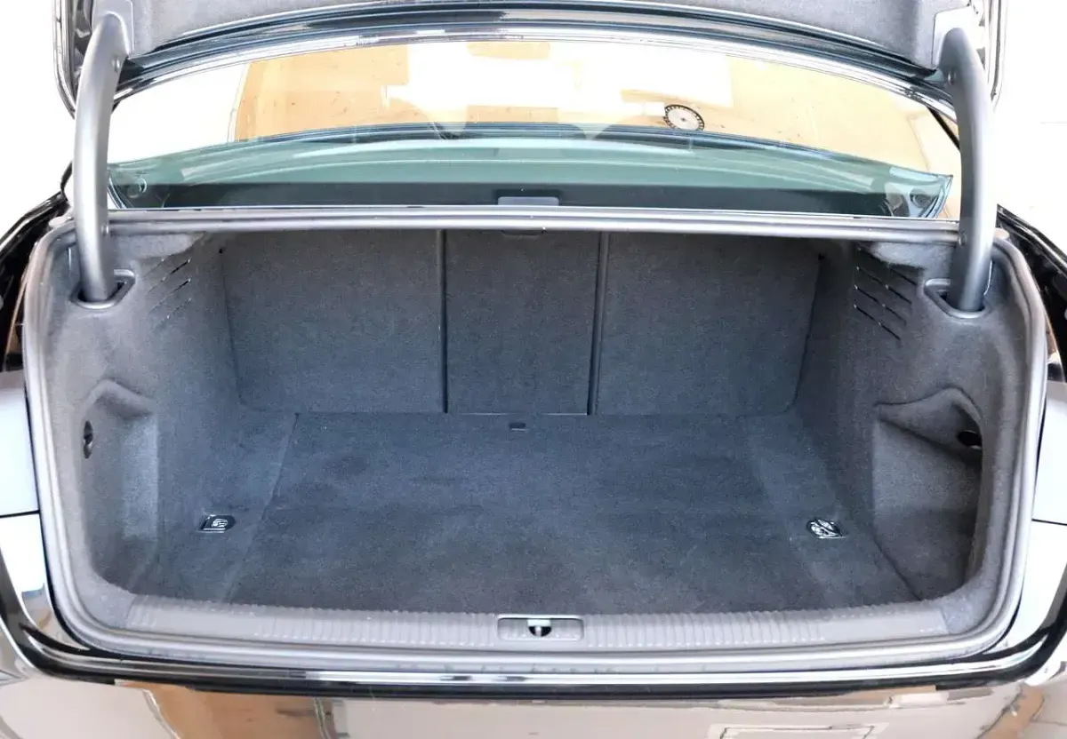 Gebraucht Audi A4 Basis 150 PS (110 kW) 2023 Brillantschwarz Limousine